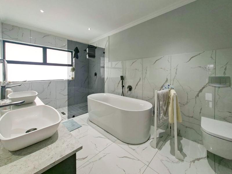 3 Bedroom Property for Sale in Hartenbos Heuwels Western Cape